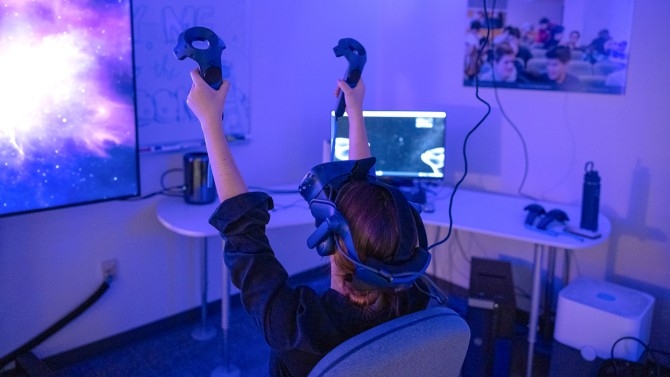 A Cornell student takes a trip through space in Anderson’s “To The Moon” virtual reality experience